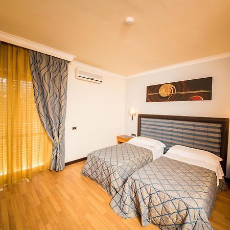 Hotel Ares Pontinia Kamer foto