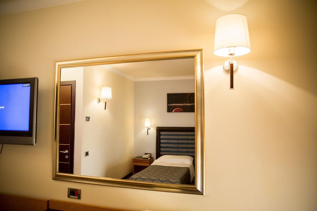 Hotel Ares Pontinia Kamer foto