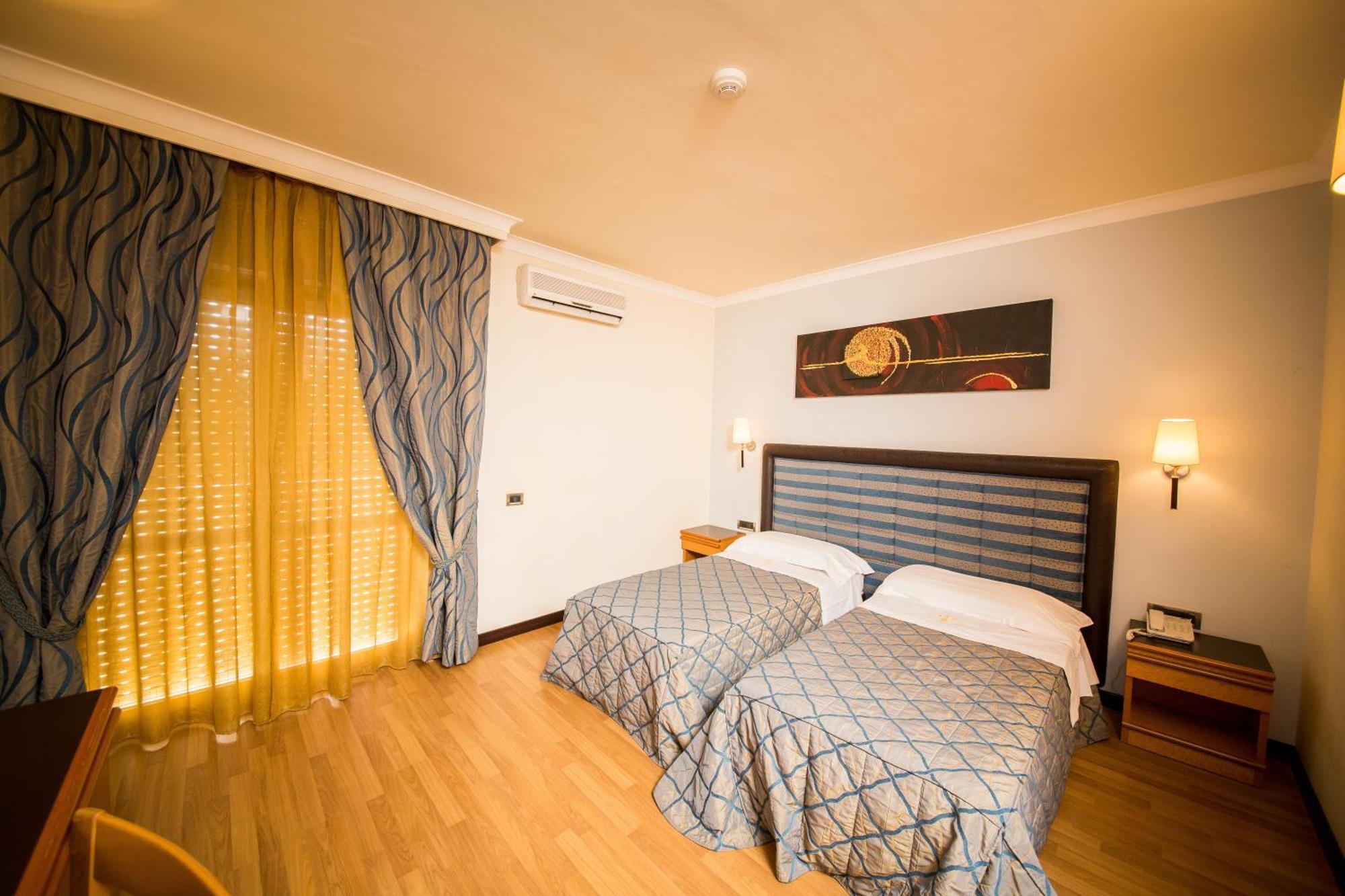 Hotel Ares Pontinia Kamer foto