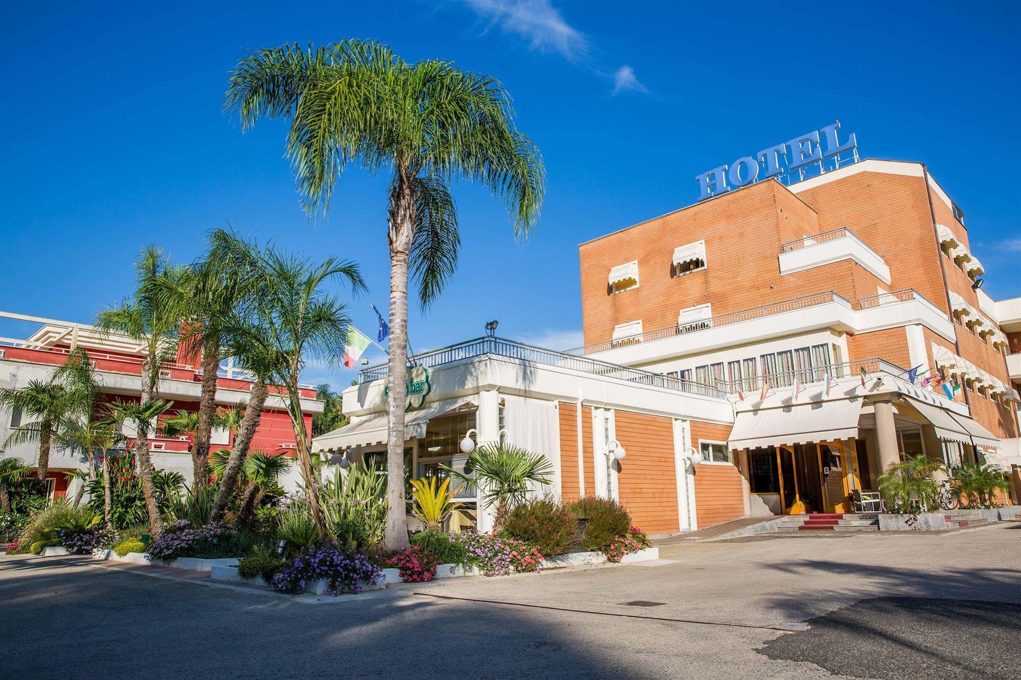 Hotel Ares Pontinia Buitenkant foto