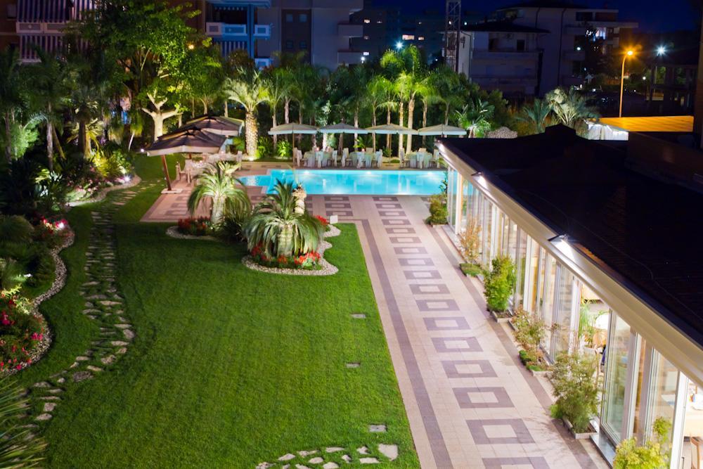 Hotel Ares Pontinia Buitenkant foto
